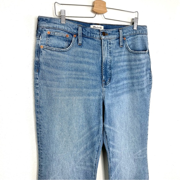Madewell LIKE NEW The Perfect Vintage Flare Jean in Delavan Wash - Picture 4 of 13